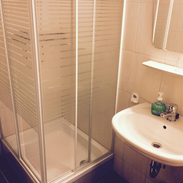 Hotel-Zahringerstube Neuenburg am Rhein Kamer foto